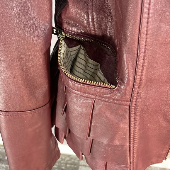 Unique Bordeaux/Oxblood leather jacket size large. Fully lined. Lovely shape - Picture 16 of 17